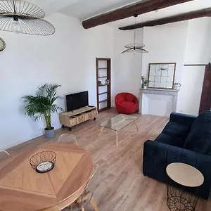 Appartement En Plein Coeur De - 55 M2 Renoves - Avec Parking, Pélissanne